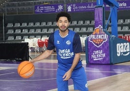 Alec Wintering, al inicio de un entrenamiento en el Pabellón de Palencia.