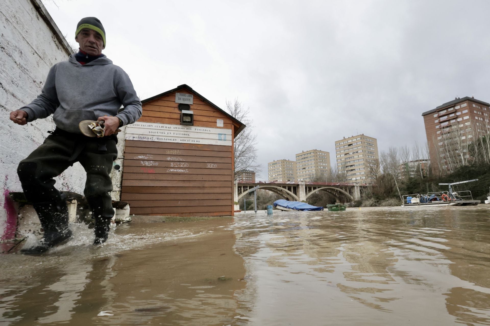 La crecida del río Pisuerga a su paso por Valladolid, en imágenes