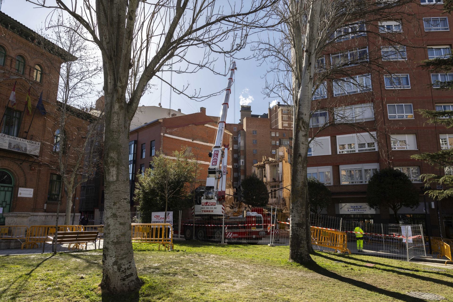 Las imágenes del derribo del edificio en San Nicolás