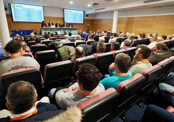 Los socios delegados durante la Asamblea celebrada el pasado 3 de diciembre en Olmedo.