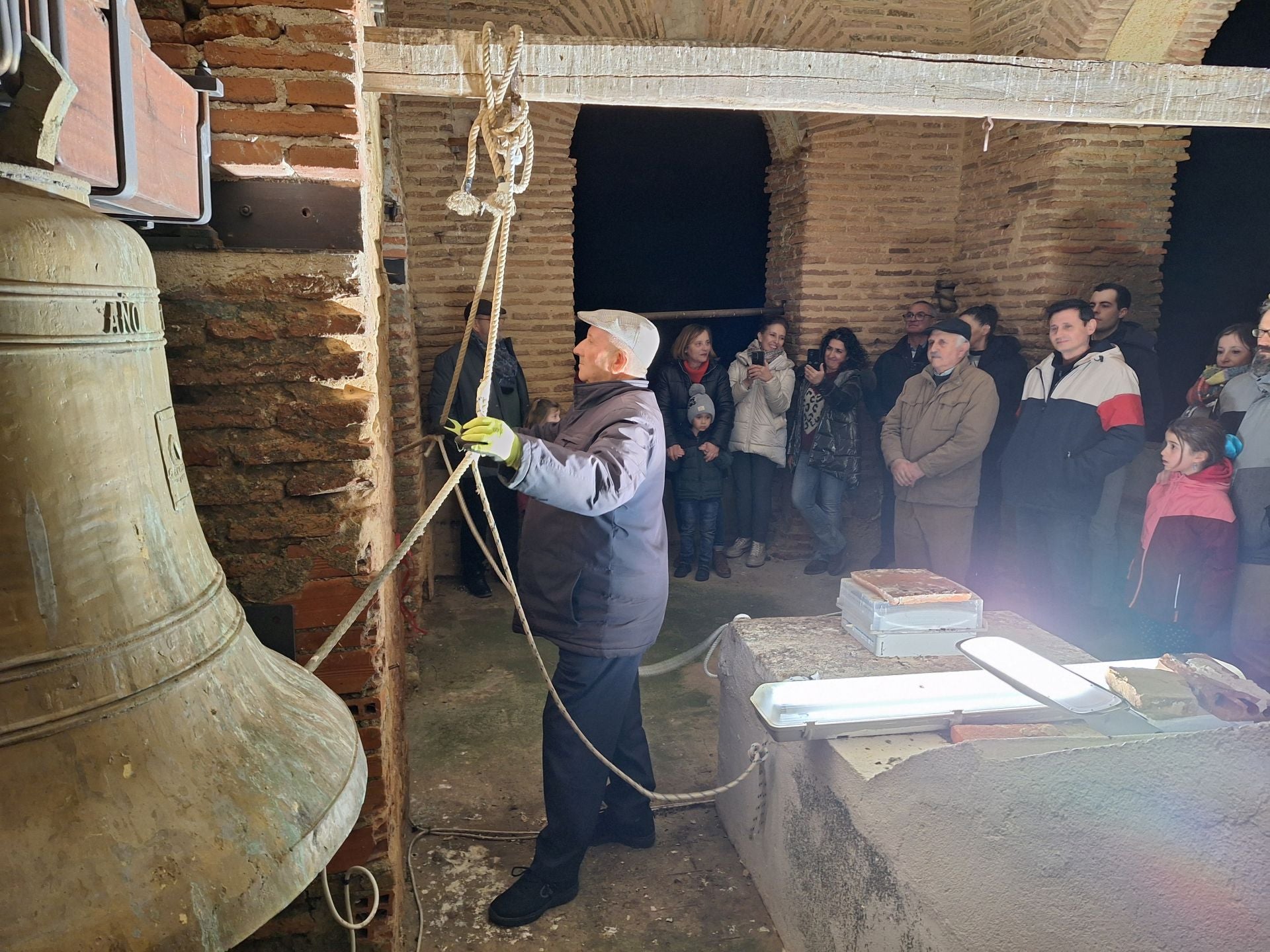 Santa Eufemia toca las campanas para ahuyentar los diablos tormenteros