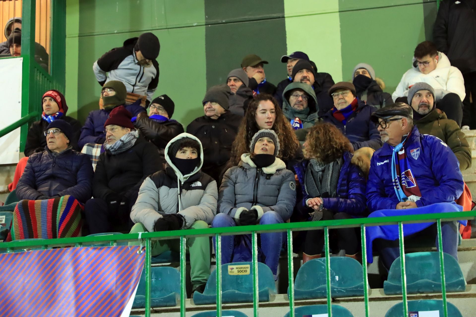 Búscate en las gradas de La Albuera durante el Segoviana vs Tarazona