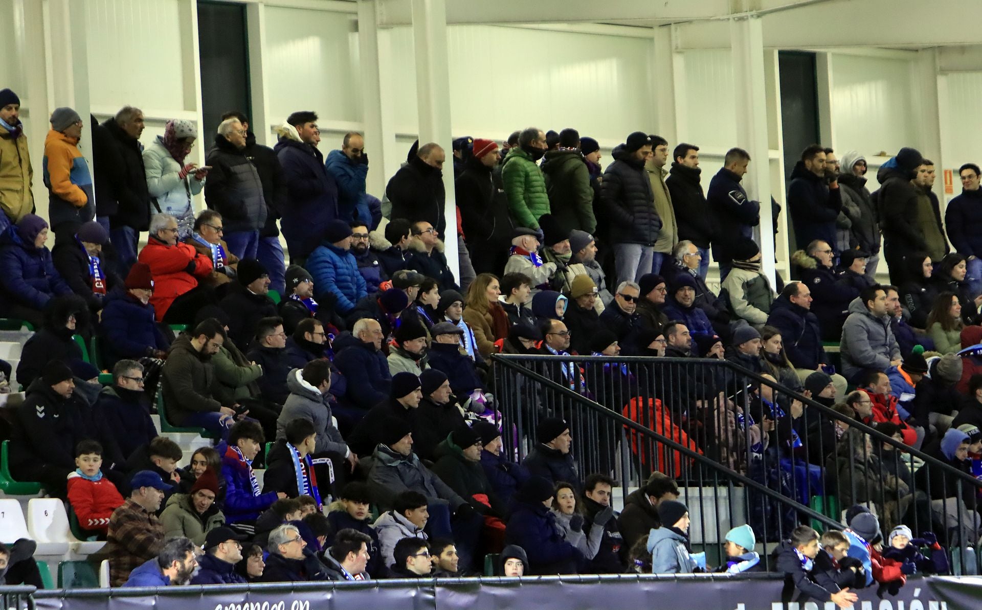 Búscate en las gradas de La Albuera durante el Segoviana vs Tarazona