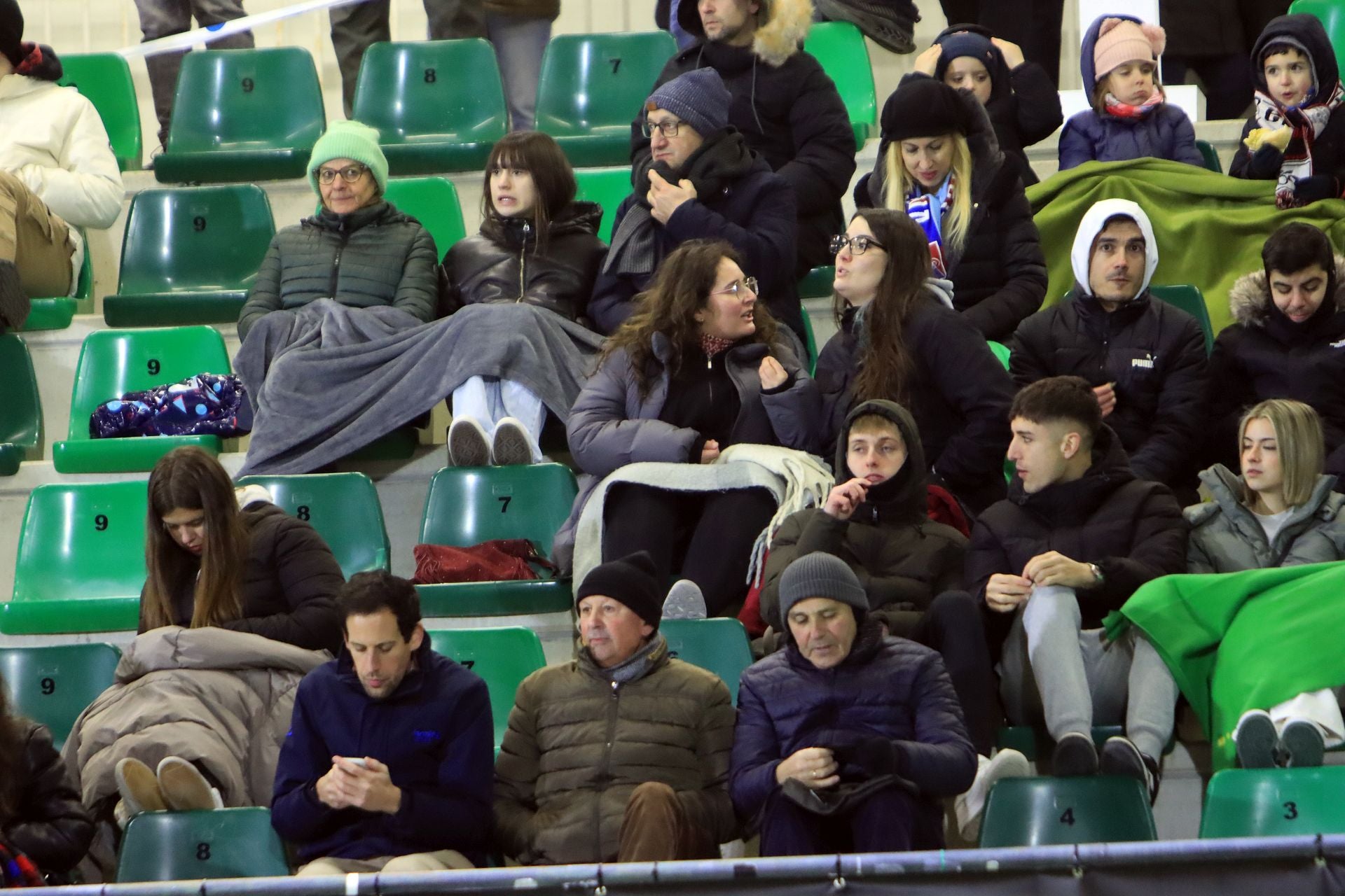 Búscate en las gradas de La Albuera durante el Segoviana vs Tarazona