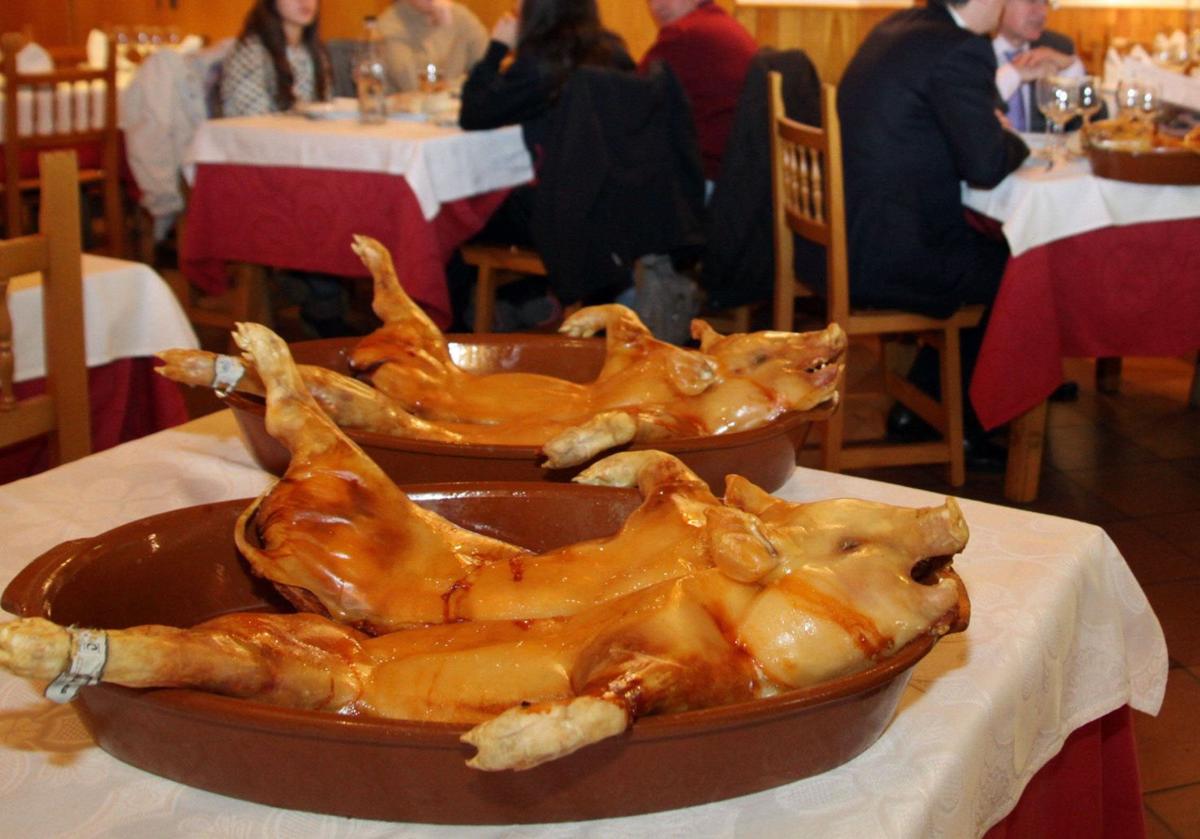 Tarteras de cochinillo segoviano en un restaurante.