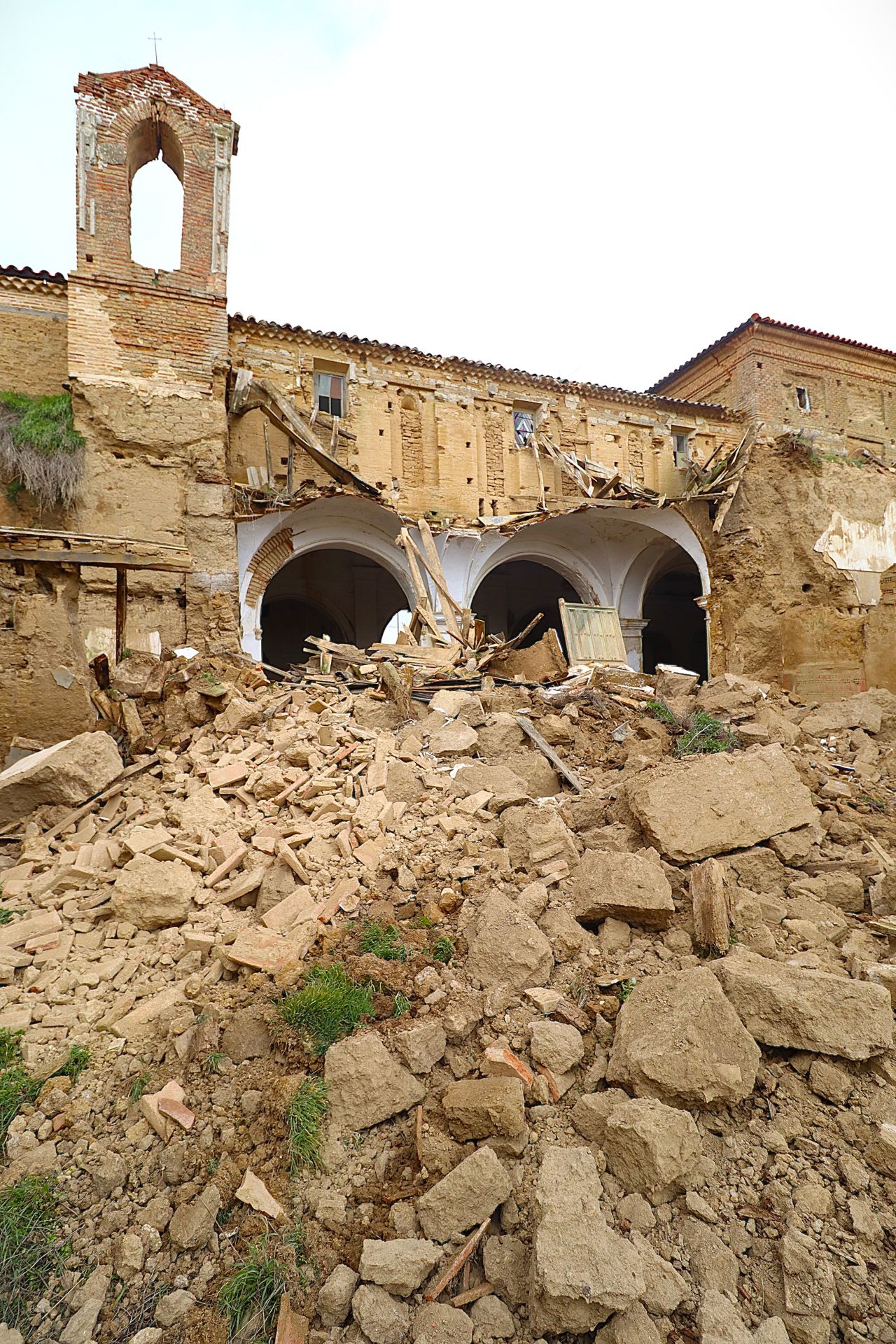 Las imágenes del derrumbe del convento de Cuenca de Campos
