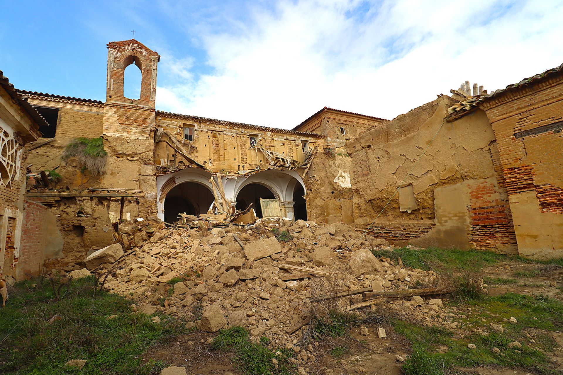Las imágenes del derrumbe del convento de Cuenca de Campos