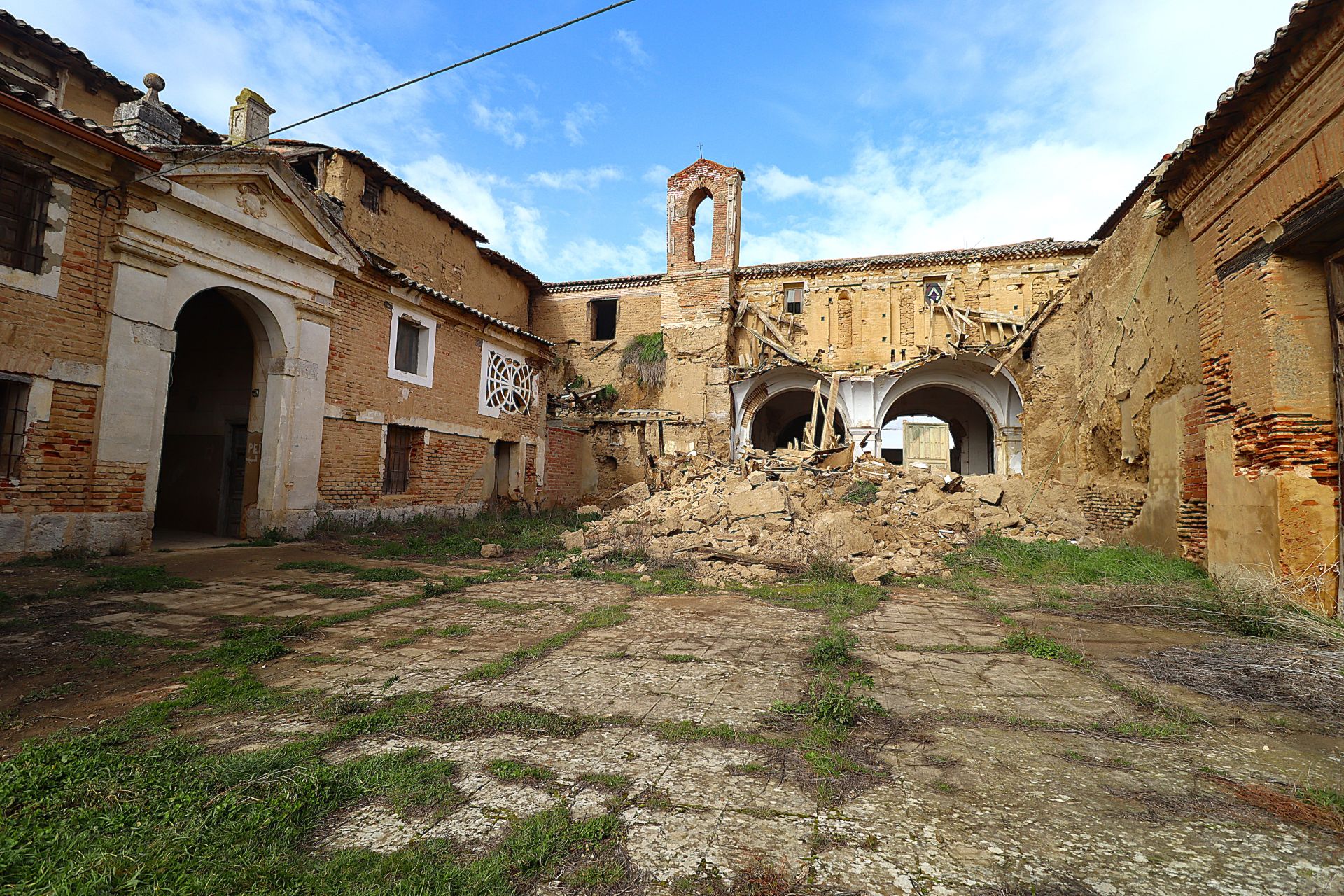 Las imágenes del derrumbe del convento de Cuenca de Campos