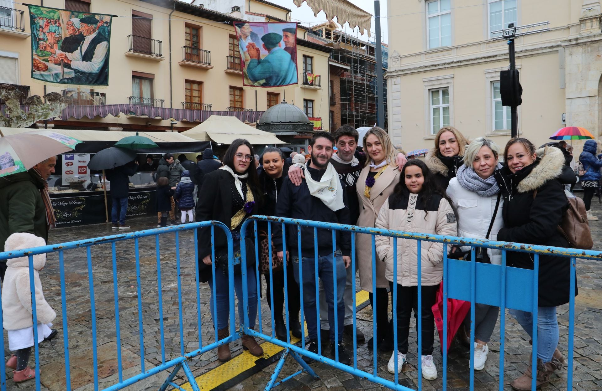 Una clase de labores del despiece del cerdo en la Plaza Mayor