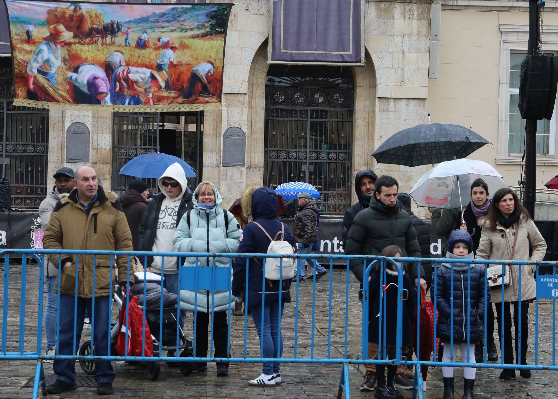 Una clase de labores del despiece del cerdo en la Plaza Mayor