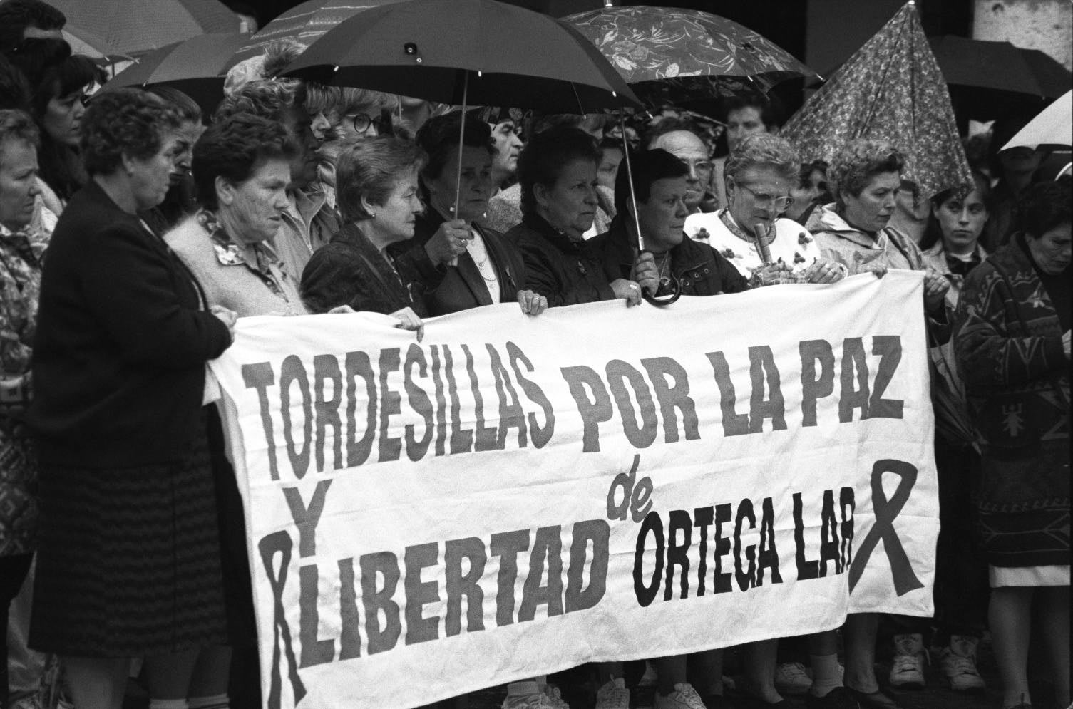 Vecinos de Tordesillas piden en una manifestación la liberación de José Antonio Ortega Lara. 13 de octubre de 1996. 
