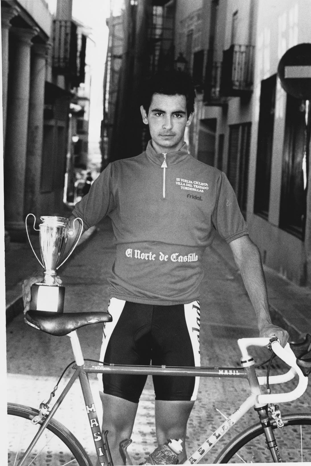 El ciclista Nuno Parreira, ganador de la III vuelta Ciclista Villa del Tratado de Tordesillas. 10 de julio de 1994.