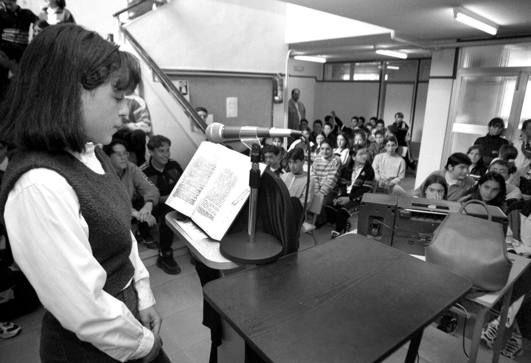 Lectura de El Quijote de la Mancha en el Instituto Juana I de Castilla de Tordesillas para conmemorar el Día del Libro. 22 de abril de 1999.