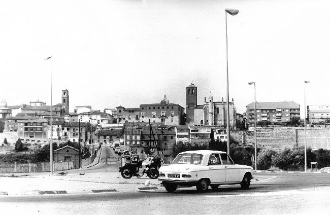 Vehículos por la N-VI. Agosto de 1980.
