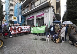 Algunos de los asistentes a la manifestación convocada por la plataforma No a la Caza.