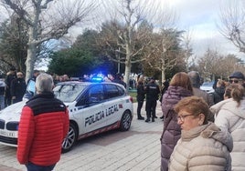Diversas patrullas de Policía, en el lugar del suceso.