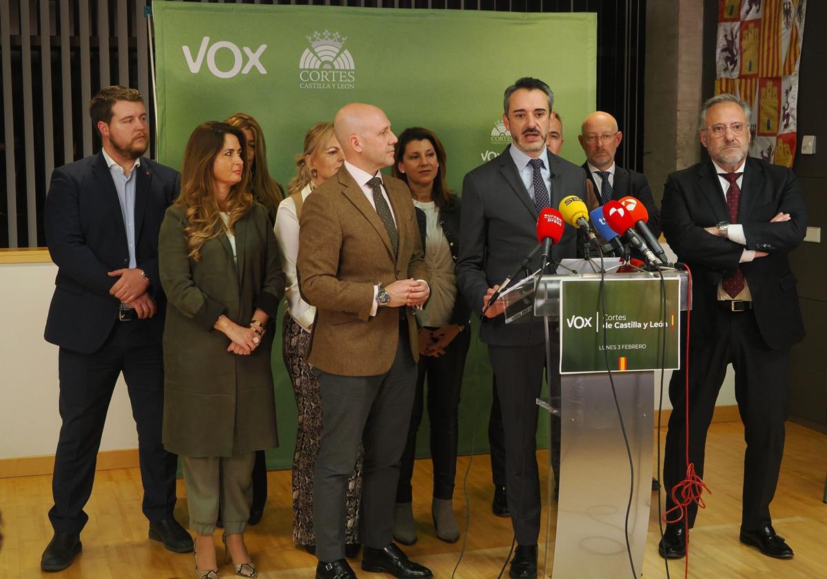 Miguel Suárez, Susana Suárez, Rebeca Arroyo, Luisa Calvo, Carlos Menéndez, Fátima Pinacho, David Hierro, José Antonio Palomo, Iñaki Sicilia y Carlos Pollán, durante la primera rueda de prensa de la etapa post-Gallardo.