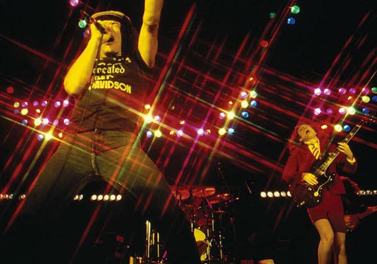 Brian Johnson y Angus Young, integrantes del grupo AC/CD.