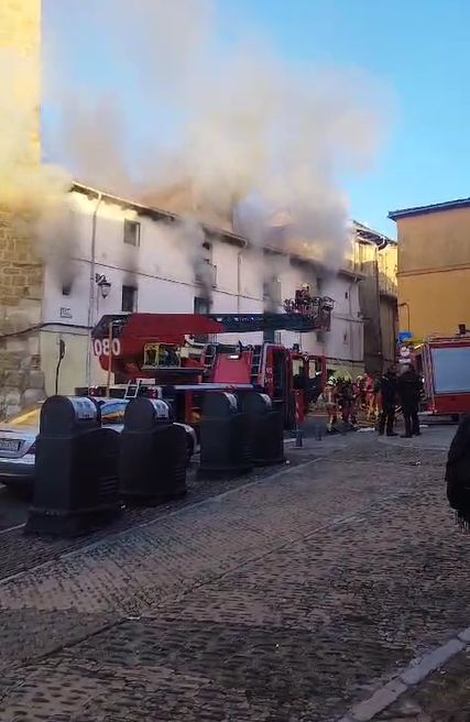 El incendio de la casa okupa de León en imágenes