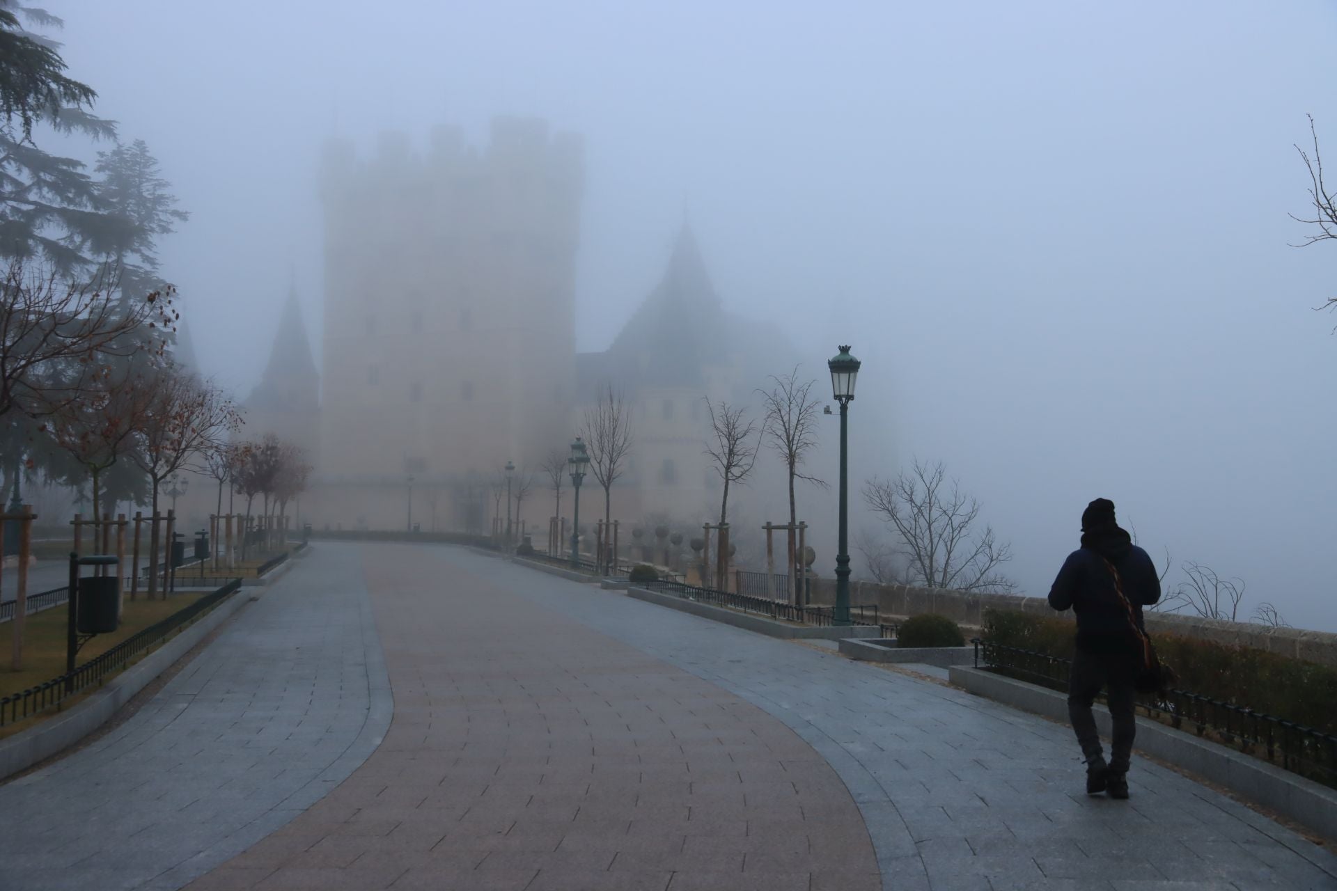 Segovia amanece envuelta en niebla