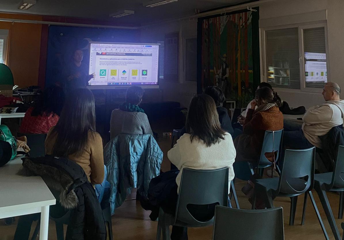 Taller realizado por Adamo a los miembros del AMPA en Aguilar de Campoo.