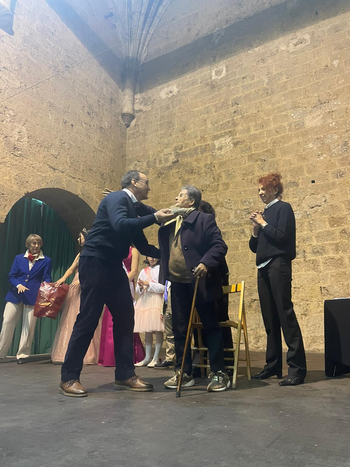 Homenaje de Tordehumos a su veterana vecina Presentación Allén