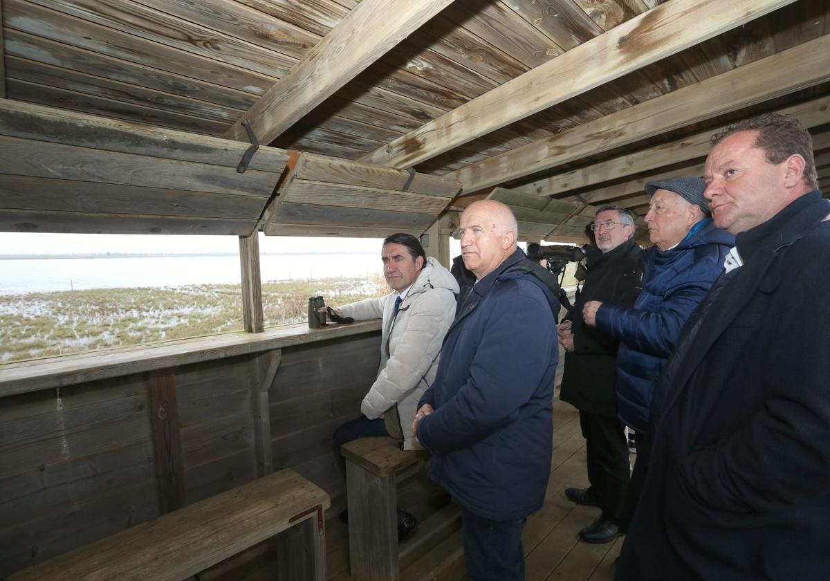 Visita del consejero de Medio Ambiente a la Laguna de la Nava.