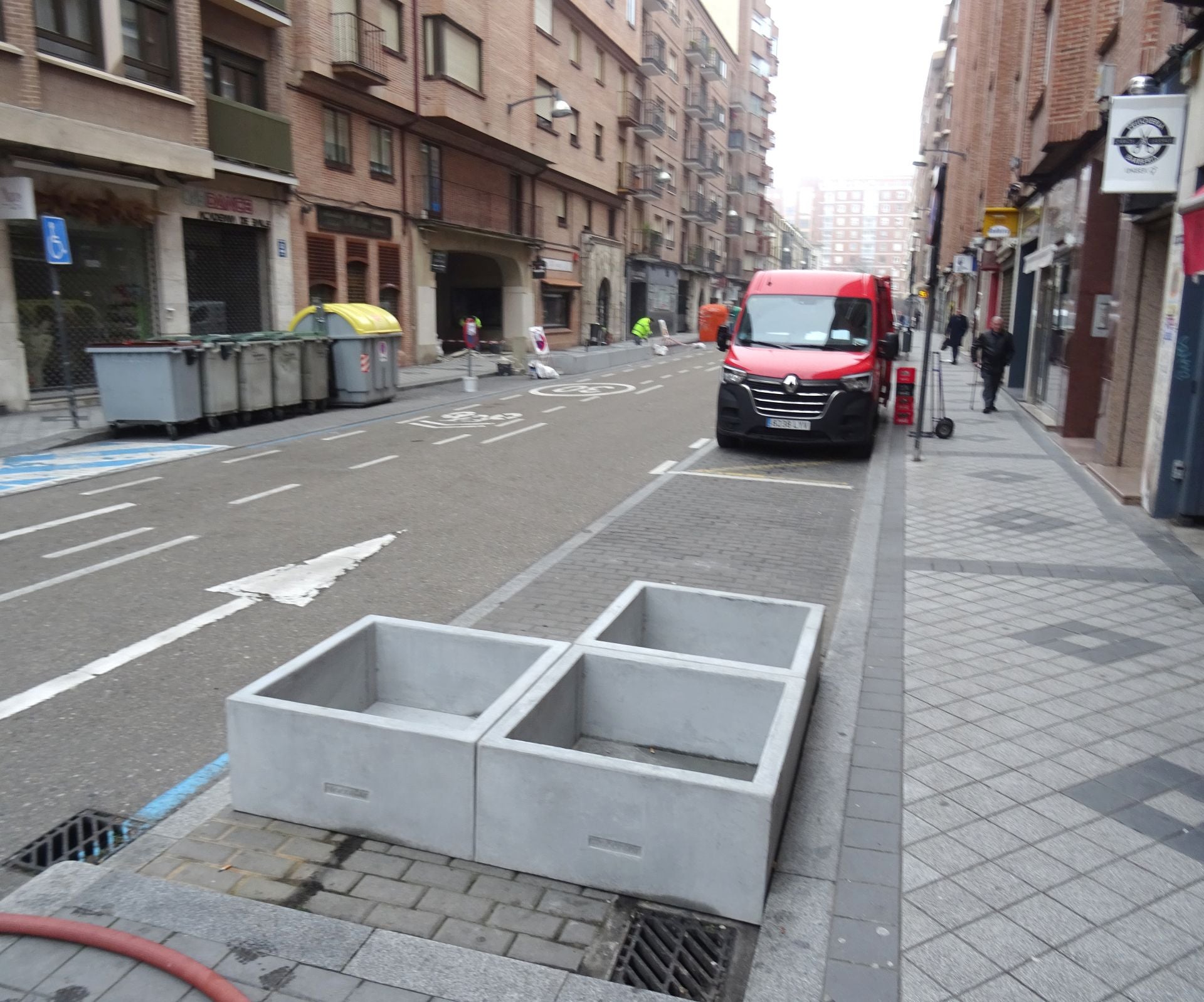 Las imágenes del nuevo mobiliario de la calle Torrecilla