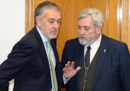 El presidente de la Fes, Andrés Ortega, junto al concejal de Urbanismo, Alejandro González-Salamanca.