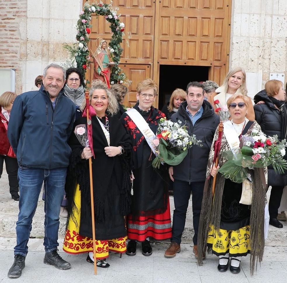 Valdestillas acoge la tradicional celebración de Las Águedas acompañadas de Alberto Sanz, alcalde del municipio