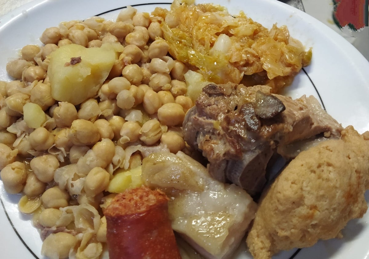 Imagen principal - Sabores tradicionales y de vanguardia se aúnan en la cocina del restaurante Los Mellizos