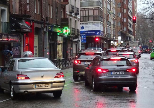 Retenciones en la Cruz Verde y en la calle Tudela antes de la salida a la Circular.