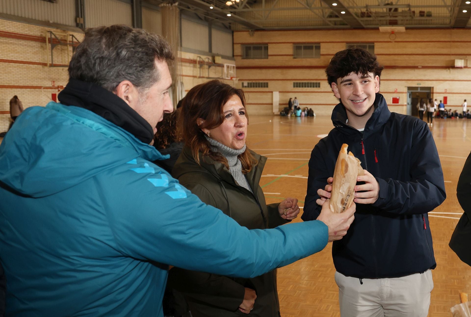 El bocata solidario de Manos Unidas en los colegios de Palencia