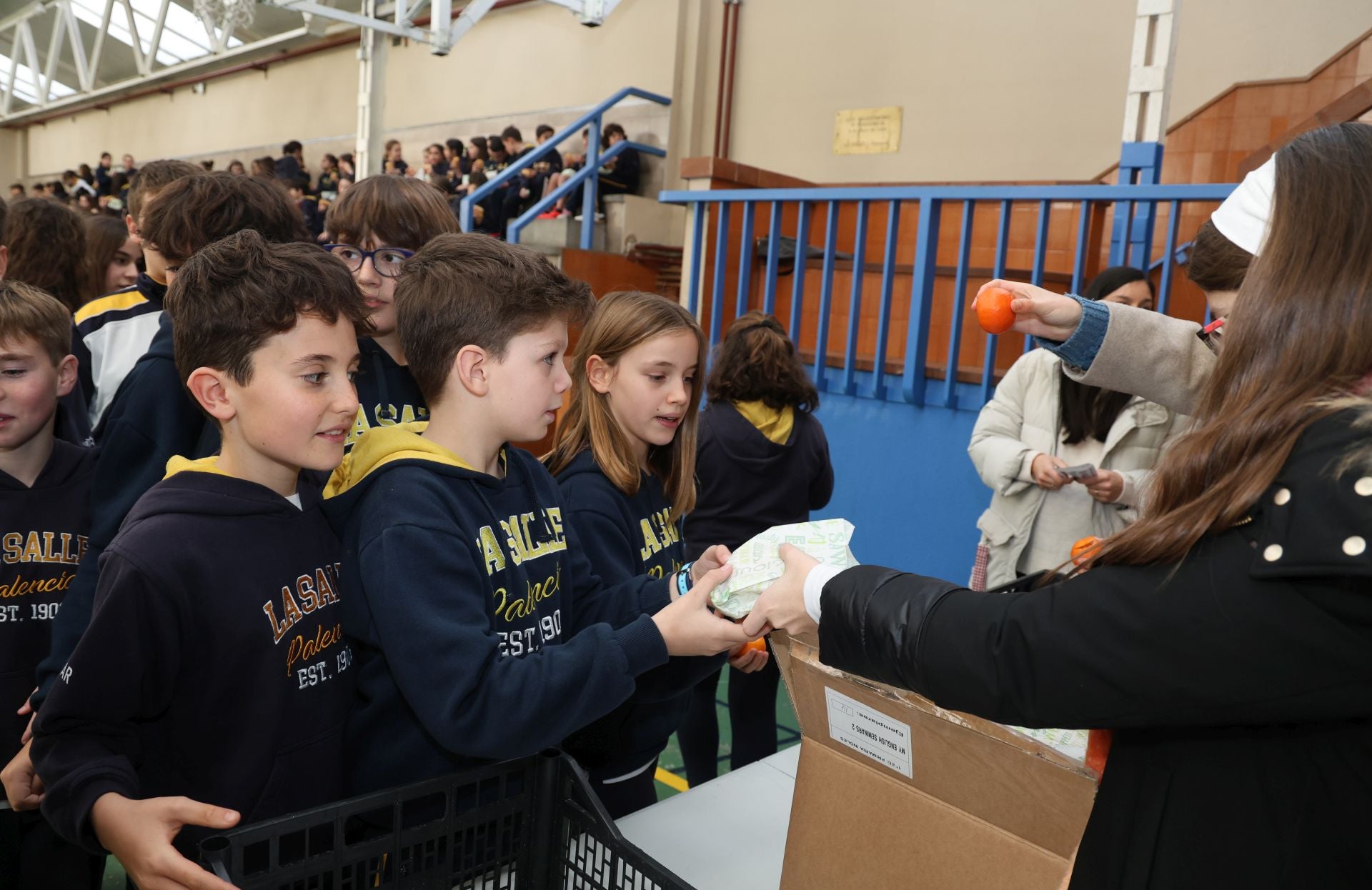 El bocata solidario de Manos Unidas en los colegios de Palencia