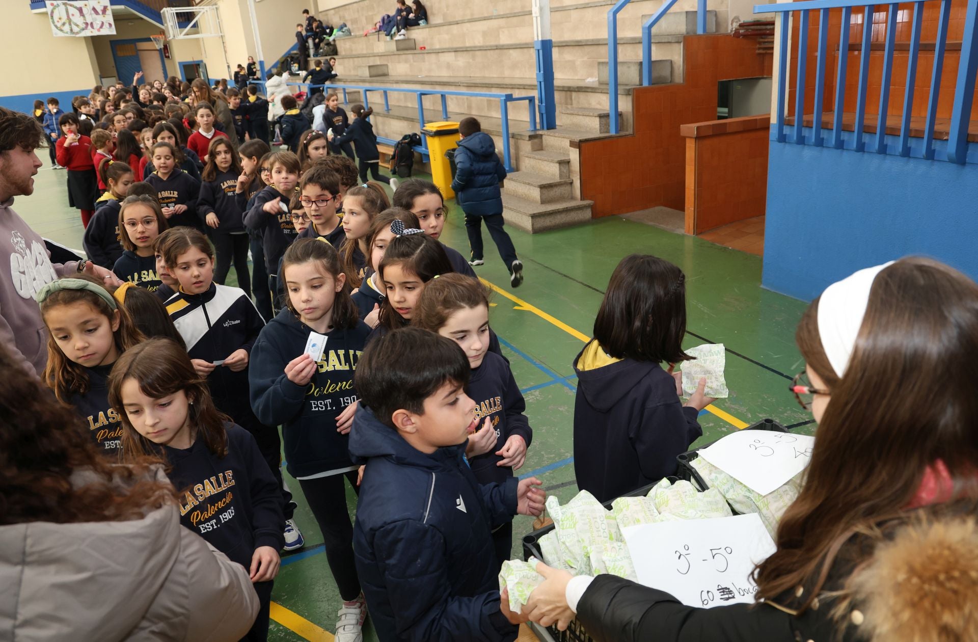 El bocata solidario de Manos Unidas en los colegios de Palencia