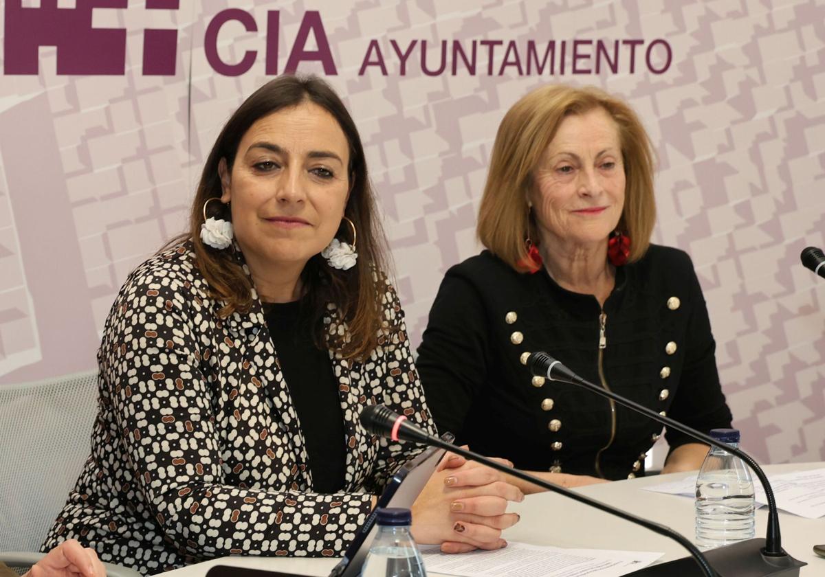 Miriam Andres y Rosario García, en una rueda de prensa en el Ayuntamiento.