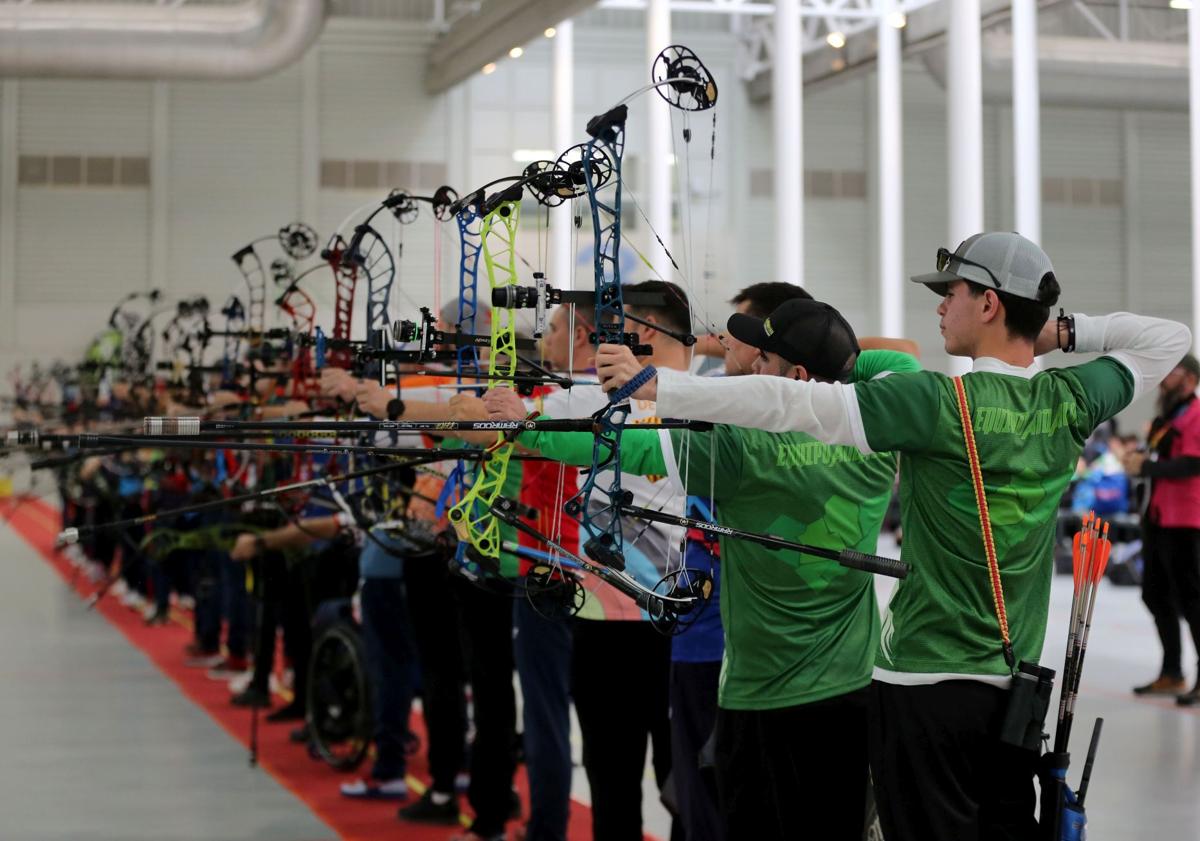 Imagen principal - Irati Unamunzaga y Pablo Acha, campeones de España de Arco Recurvo