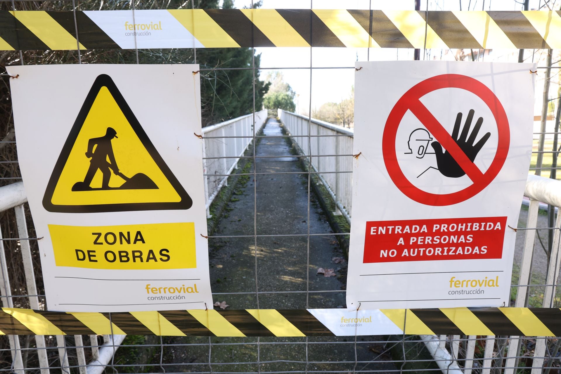 Más de tres kilómetros circulando por un carril en la VA-20