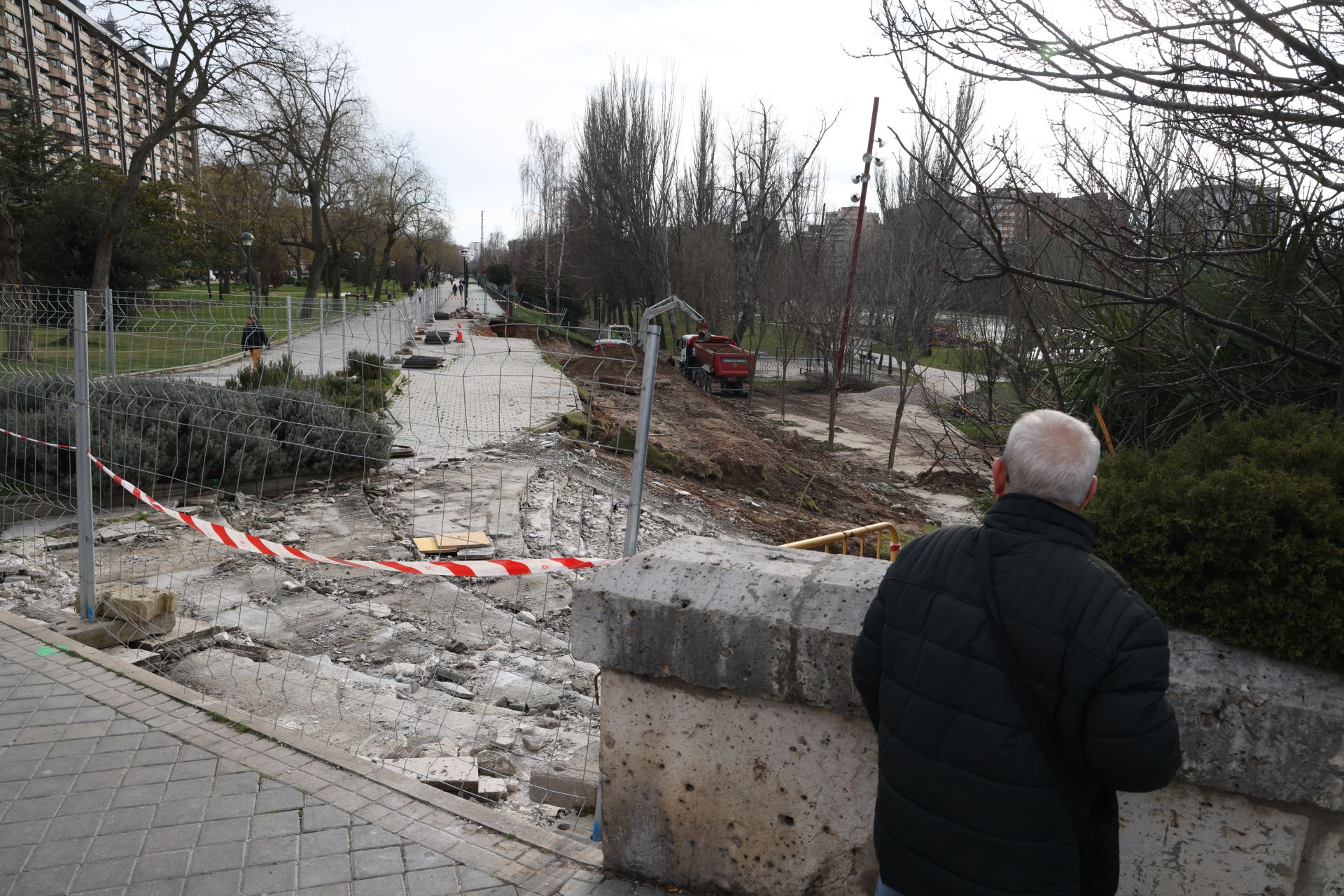 La obra del carril bici de Isabel la Católica, en imágenes