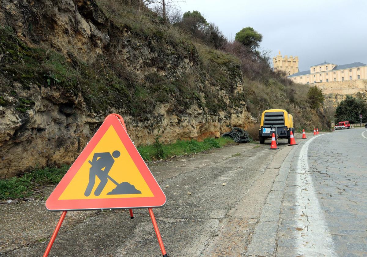 Obras en el talud de la Cuesta de los Hoyos.