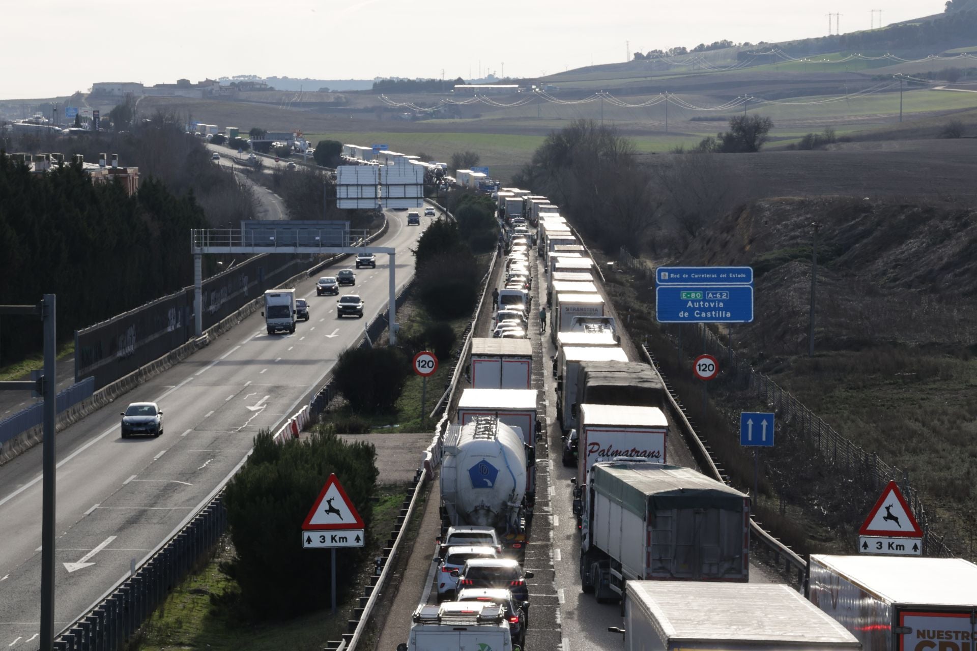 Las imágenes del accidente y las retenciones a la altura de Simancas