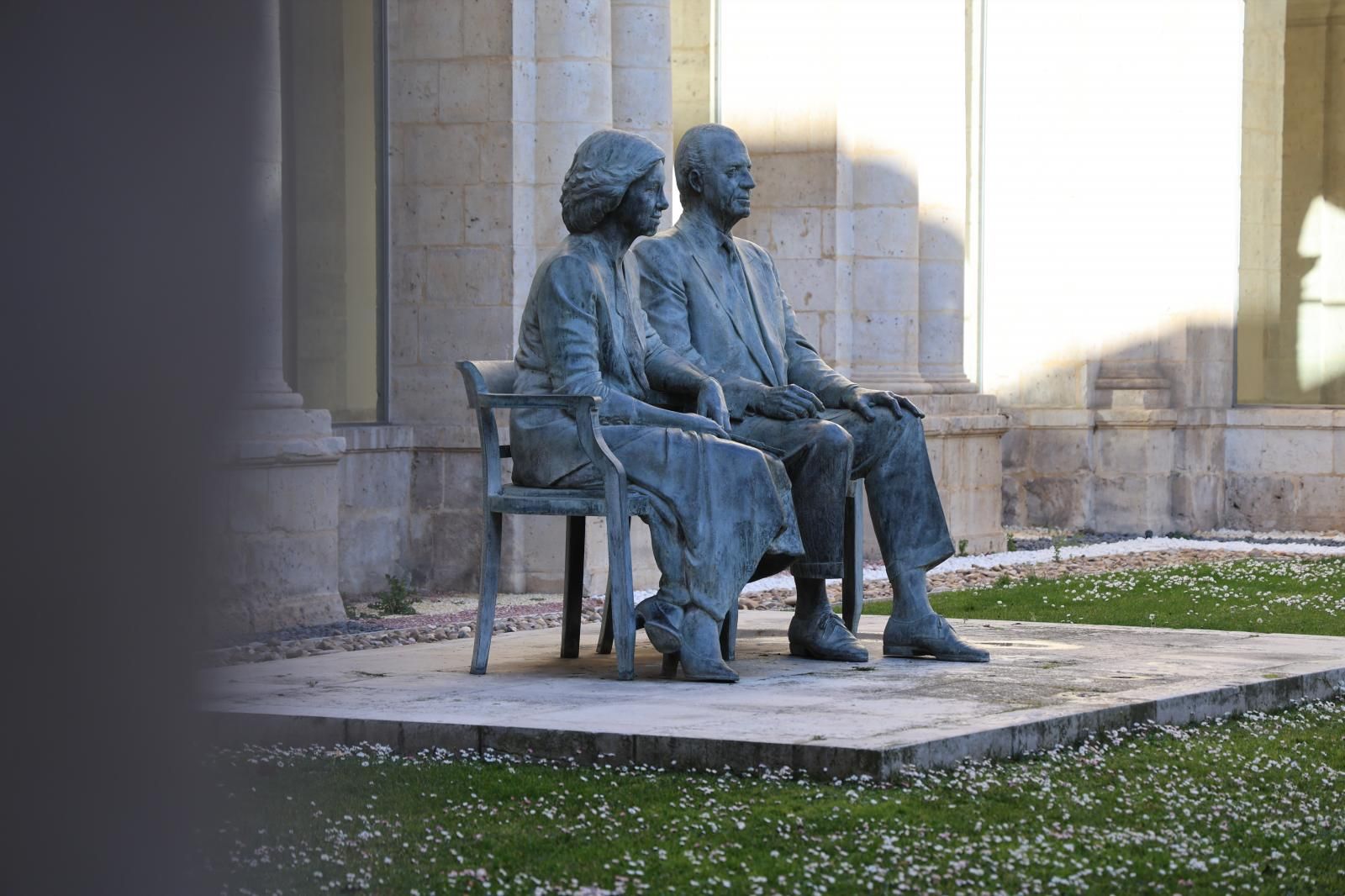 Estado actual de la escultura monumental de los reyes Juan Carlos I y Sofía