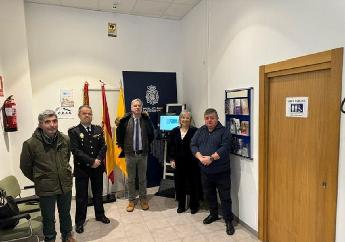 El comisario jefe, el subdelegado del Gobierno y la alcaldesa de Aguilar, en el centro, en la presentación del PAD.