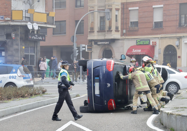 Un aparatoso accidente en el Paseo de Zorrilla deja tres menores heridos leves