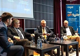 Mesa redonda con Bartolomé Borrego, Carlos Martínez Retuerto y Pablo Serna.