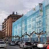 El edificio de Recondo recupera su cubierta cuatro meses después del huracán Kirk