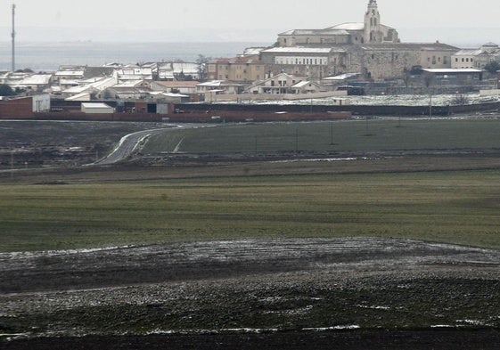 Vista de Santa María la Real de Nieva, en la Campiña Segoviana.