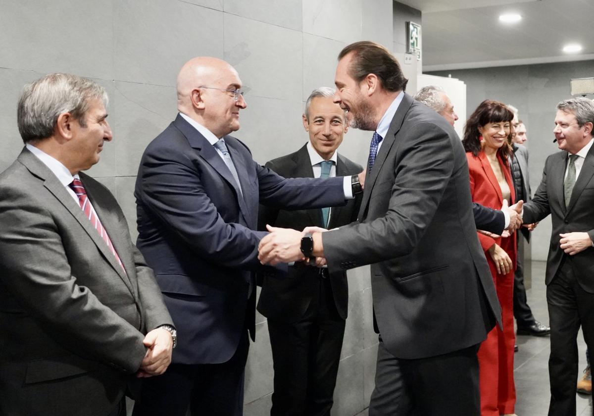 El ministro de Transportes y Movilidad Sostenible, Óscar Puente, presenta el proyecto de la nueva estación de tren de Valladolid.
