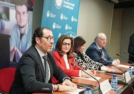 Ismael Pérez (delegado regional de la ONCE), Begoña Grijalvo (directora autonómica de Inserta Empleo), Virginia Carcedo (vicepresidenta de Inserta Empleo) y Enrique Cabero (presidente del CES de Castilla y León), durante la presentación de los programas.