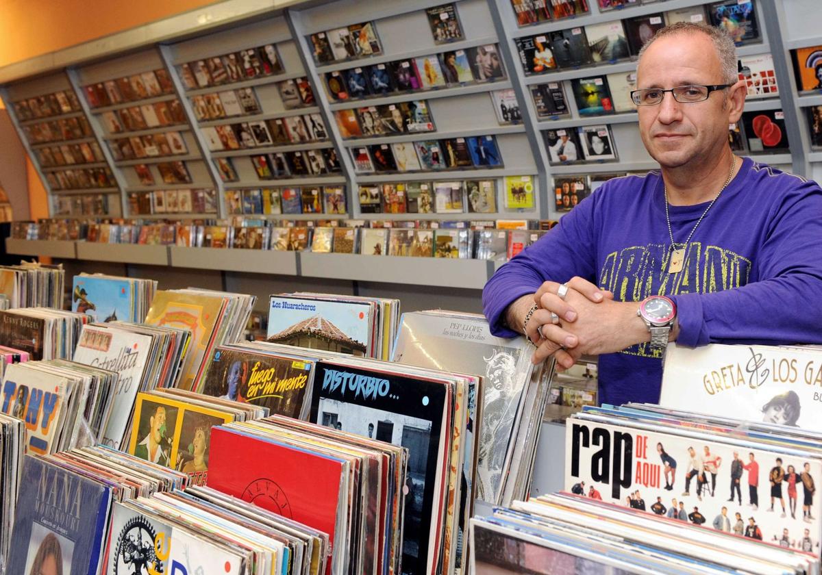 José Javier Ordejón, en la tienda de discos Discovery, en una imagen de archivo.